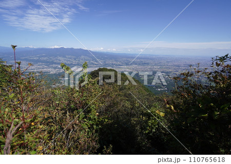群馬県渋川市　水沢山山頂付近の石祠から赤城山方面を見る　2023年10月2日 110765618