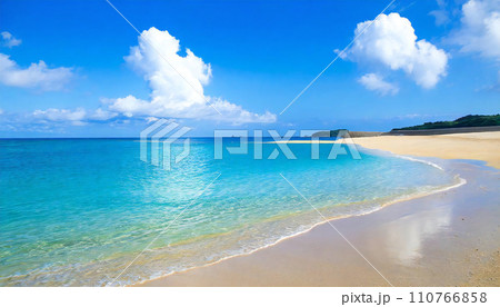青空が広がる沖縄の海のイメージ 110766858