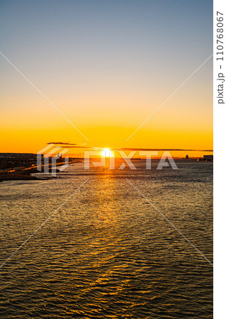 多摩川スカイブリッジ 初日の出 多摩川スカイブリッジ 初日の出 110768067