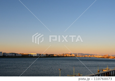 多摩川スカイブリッジ　富士山、川崎、初日の出 110768073