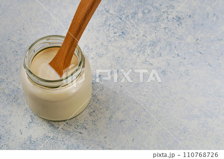 メキシコや中南米諸国のデザートに使うトレス・レチェス (Tres leches) 110768726