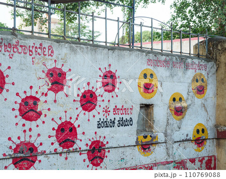 インド_コロナから復興するインドの街並み風景 110769088