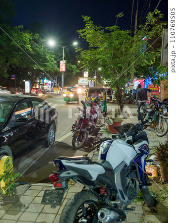 インド_バイクのある風景 インド_バイクのある風景 110769505