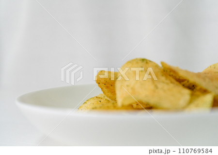 ポテトチップスイメージ｜のりしお味｜crispsimege｜おいしいお菓子イメージ 110769584