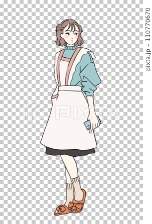 スマホを持ったエプロン姿の女の子 110770670