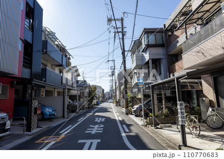 大阪の住宅街の街並み（2024年1月3日撮影） 110770683