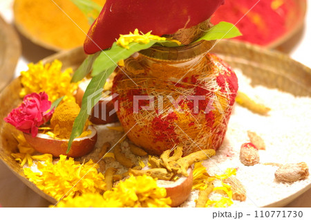 Prayer at Traditional Hindu wedding ceremony 110771730