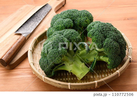 ブロッコリー 110772506