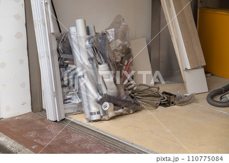 店舗の改装工事で排出した建設廃棄物 110775084