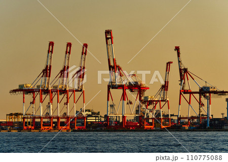 ガントリークレーン 110775088