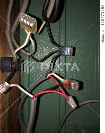 電気工事　配線 110775369