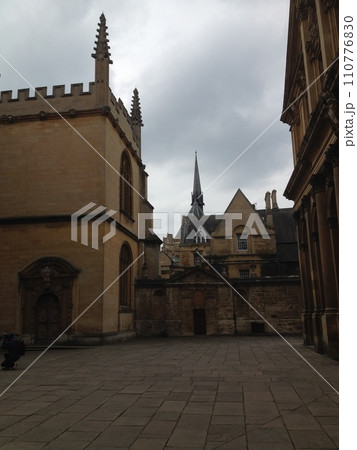 オックスフォード大学構内　The Divinity School 110776830