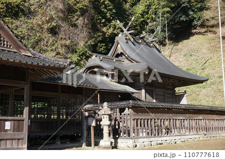 岡山県真庭市勝山にある喧嘩だんじりで知られる「高田神社」：本殿 110777618