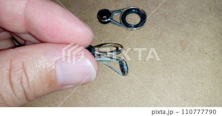 割れたガイド(釣り竿の部品) 割れたガイド(釣り竿の部品) 110777790