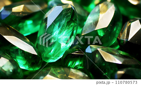 翡翠の原石 110780573