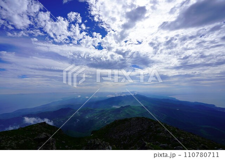 羅臼岳山頂からの本土方面の知床半島 110780711
