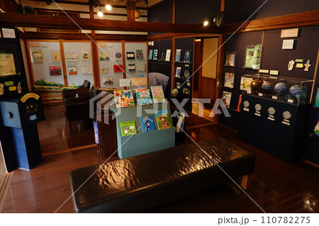 三鷹市星と森と絵本の家 110782275