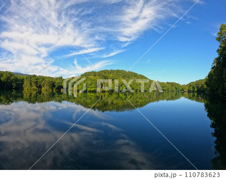雄阿寒岳登山道からの阿寒湖 110783623