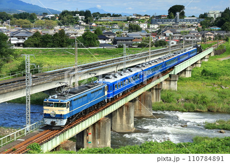 EF65501Pトップ牽引のELぐんまよこかわ　安中橋梁を渡る 110784891