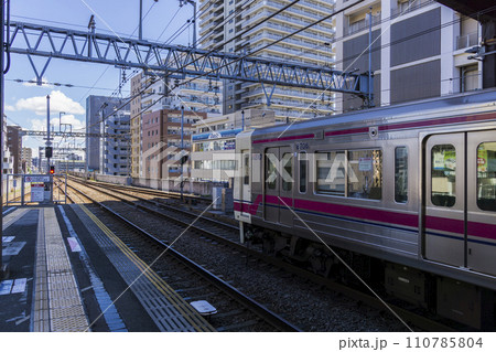 京王線 新宿行き 府中駅 府中駅ホーム 各駅停車 京王線 新宿行き 府中駅 府中駅ホーム 各駅停車 110785804