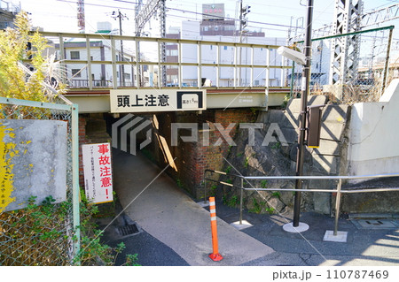 北千住にある高架下歩道 北千住にある高架下歩道 110787469