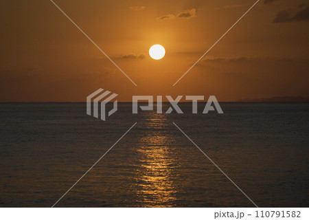 沖縄の夕陽 沖縄の夕陽 110791582