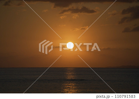 沖縄の夕陽 沖縄の夕陽 110791583