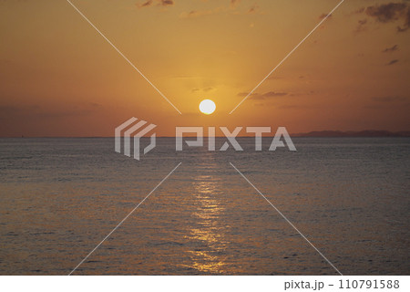 沖縄の夕陽 沖縄の夕陽 110791588