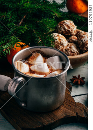 Mug of hot chocolate with marshmallows and gingerbread Mug of hot chocolate with marshmallows and gingerbread 110792982