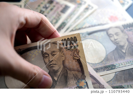一万円札が散乱 一万円札が散乱 110793440