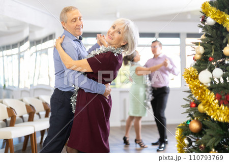 Elderly man and elderly woman dance waltz 110793769