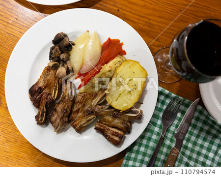 roasted veal ribs with potato 110794574