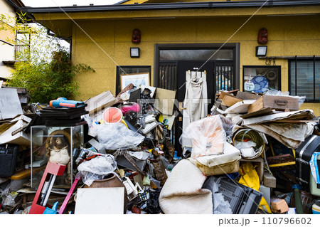 ごみ屋敷 110796602