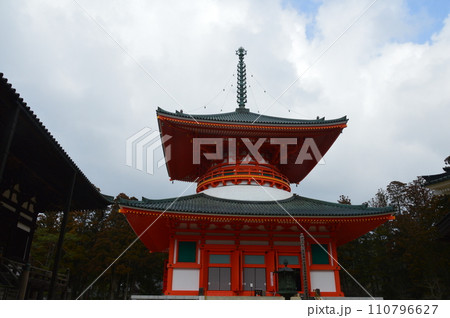 高野山・壇上伽藍の「根本大塔」(高野山 金剛峰寺/和歌山県伊都郡高野町高野山) 高野山・壇上伽藍の「根本大塔」(高野山 金剛峰寺/和歌山県伊都郡高野町高野山) 110796627