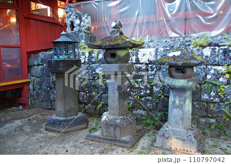 日光二荒山神社中宮祠の石灯籠【栃木県日光市】 110797042