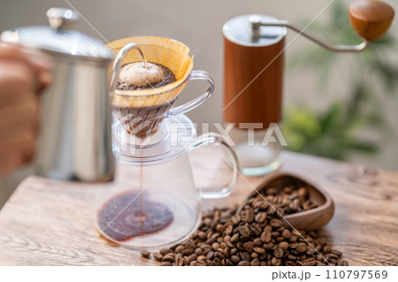 珈琲 コーヒー ハンドドリップ HARIO V60 抽出 茶木目 珈琲 コーヒー ハンドドリップ HARIO V60 抽出 茶木目 110797569