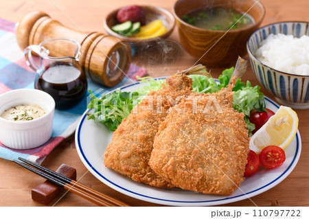 出来立ての アジフライ定食 110797722