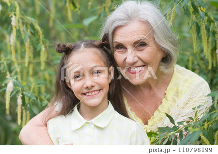 Portrait of grandmother and granddaughter in park 110798199