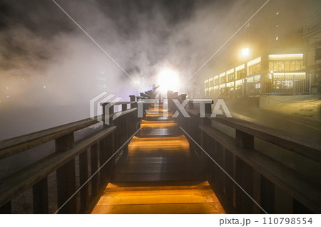 草津温泉　湯畑　夜景　2023年 110798554