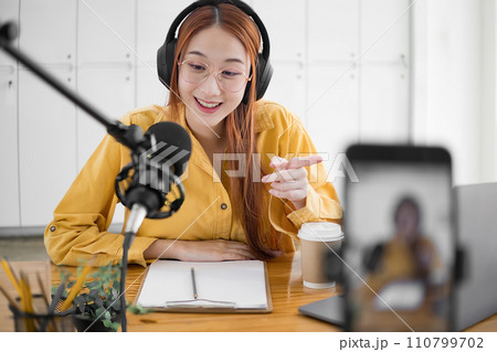Live Podcast Session with Smiling Female Host. 110799702