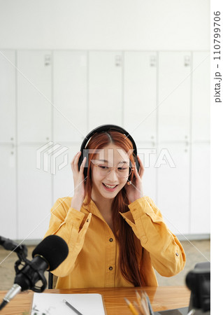 Live Podcast Session with Smiling Female Host. 110799706