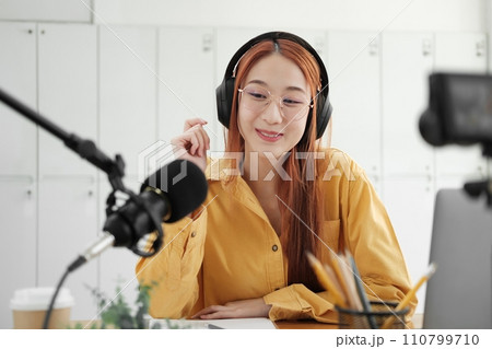 Live Podcast Session with Smiling Female Host. 110799710