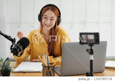 Live Podcast Session with Smiling Female Host. 110799718