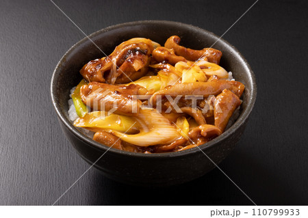 ねぎホルモン丼（こてっちゃん） 110799933