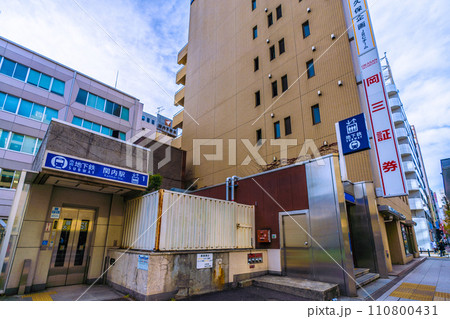 日本の横浜都市景観 地下鉄 関内駅(出入口)などを望む=令和6年1月19日 日本の横浜都市景観 地下鉄 関内駅(出入口)などを望む=令和6年1月19日 110800431