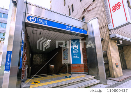 日本の横浜都市景観　地下鉄　関内駅（出入口）などを望む＝令和6年1月19日 110800437