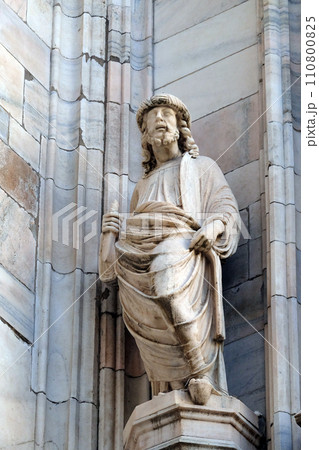 Statue of Saint on the facade of the Milan Cathedral, Duomo di Santa Maria Nascente, Milan, Lombardy, Italy 110800825