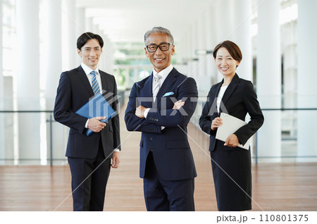 ビジネスパーソン 110801375