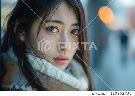 日本人女性の屋外でカメラ目線のポートレート「AI生成画像」 110802730