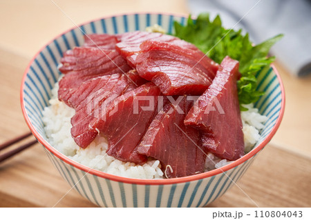 本まぐろの漬丼 110804043